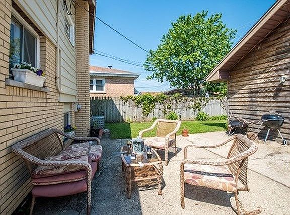 4th image of 9872 Eden Ave