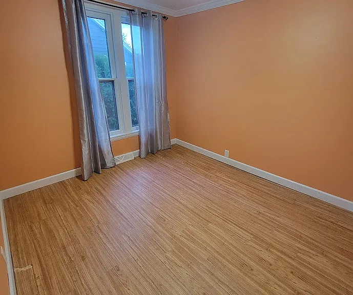 437 E Doty Ave — Photo 4