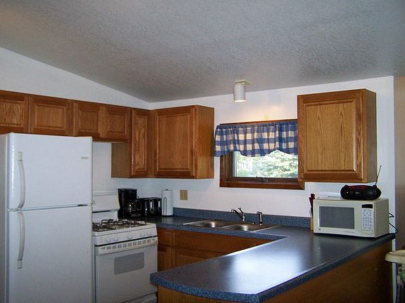 3rd image of 220 W Oldfield St
