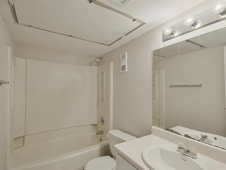 12905 Woodforest Blvd #607 — Photo 13