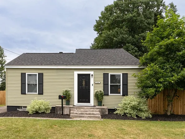 116 Waterbury Dr, North Syracuse, NY 13212