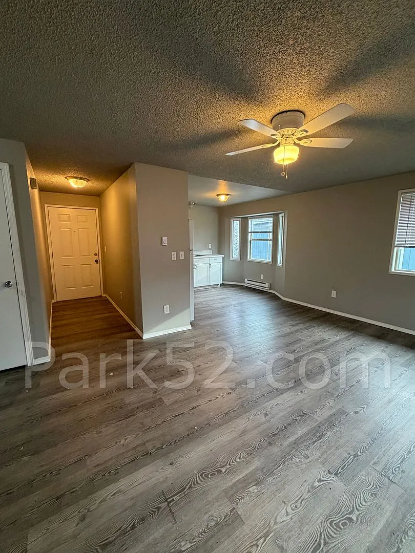 1/2 Off the 1st Full Month's Rent! Tacoma Area Fourplex - 2 Bedroom 1 Bathroom Apartment — Photo 4