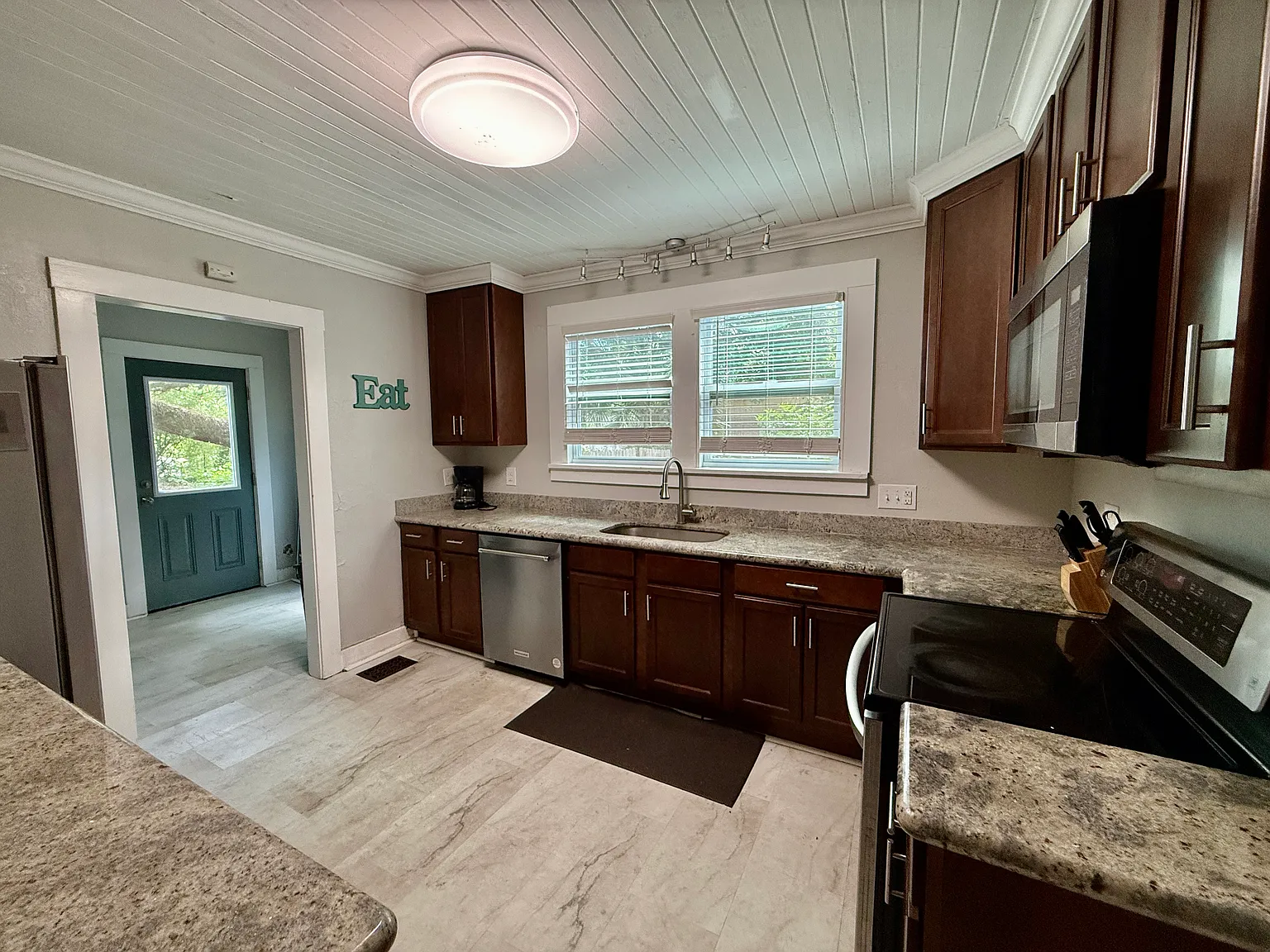 Furnished Pensacola 4 Bedroom — Photo 3