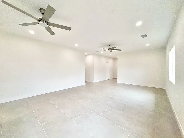 30125-30127 Avenida Juarez #30125 — Photo 3
