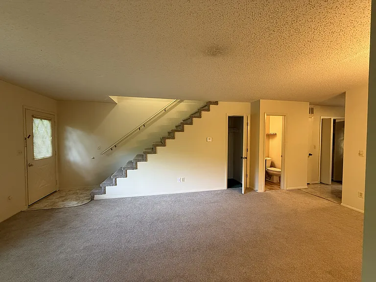 265 Sycamore Dr #20 — Photo 5