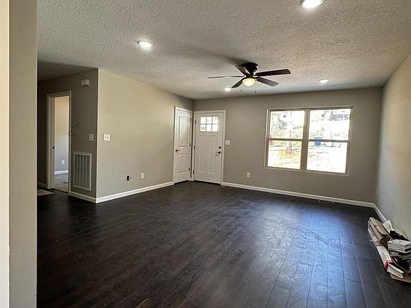 3rd image of 129 E Wadsworth Cir