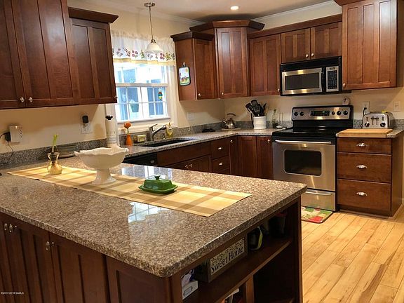 5th image of 16 Wincrest Dr
