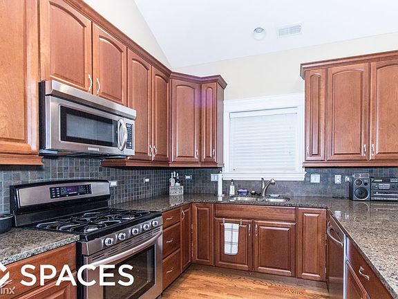 4th image of 3227 N Clifton Ave