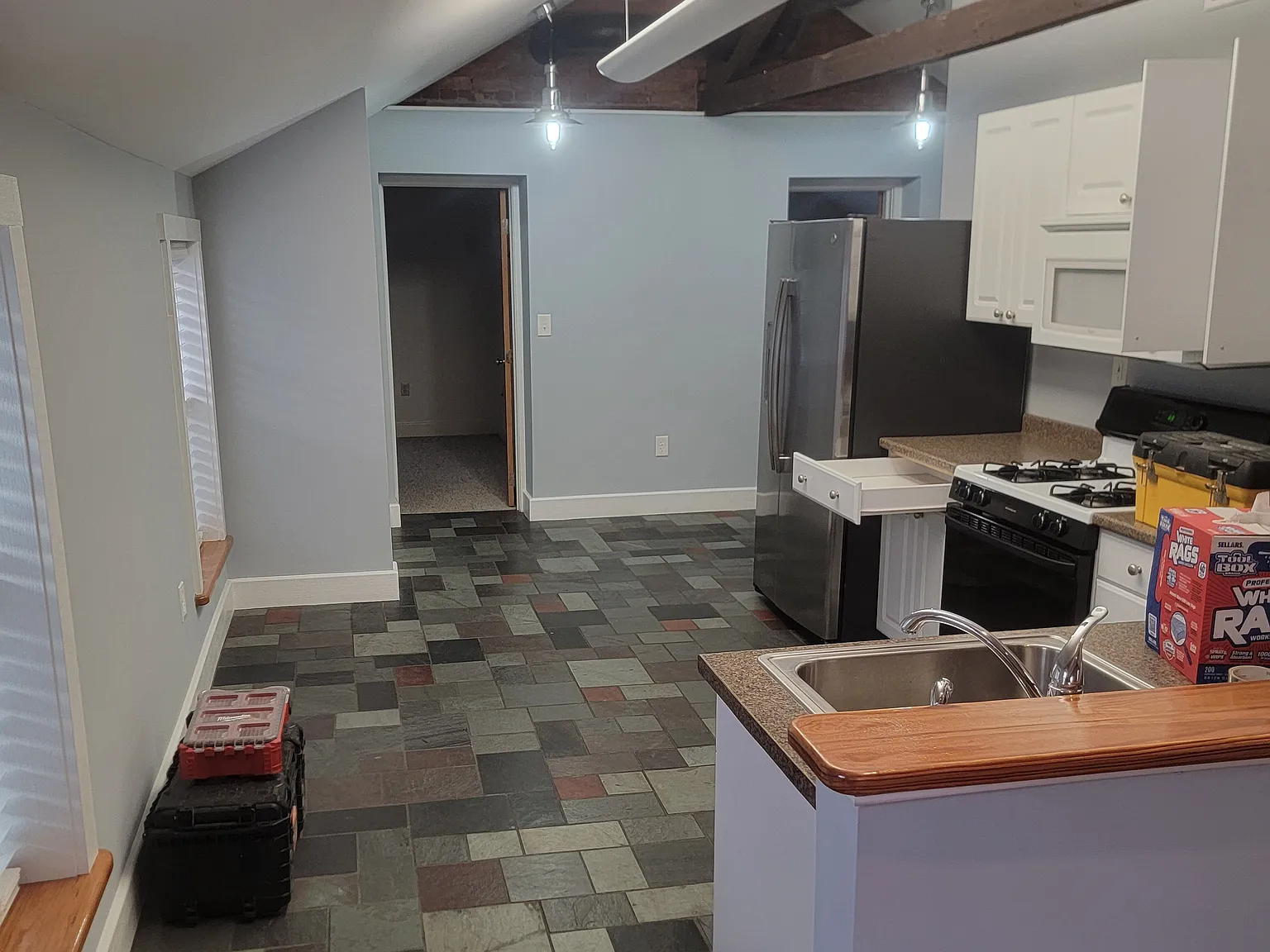 2 bed, 1000 sqft, $2,400 — Photo 2