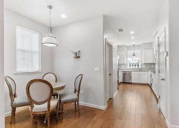 5th image of 11 Rosebud Ct