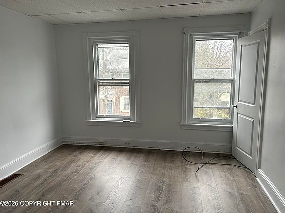 2nd image of 406 Linden St