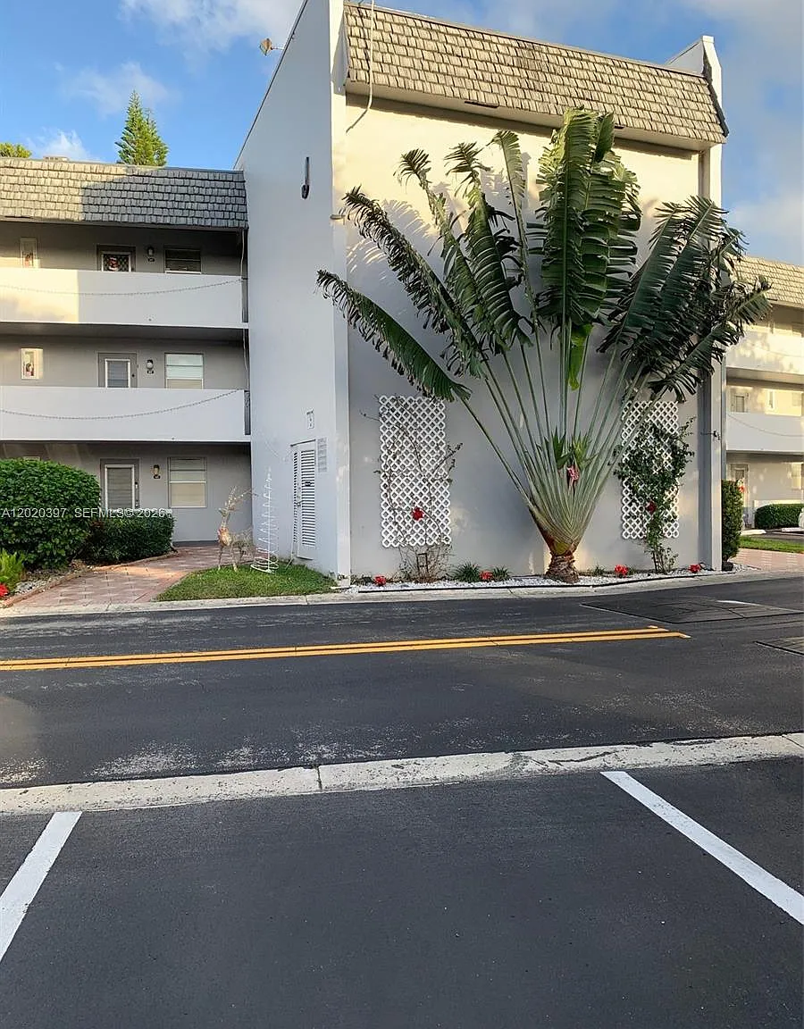 Oriole Golf & Tennis Club — Photo 1