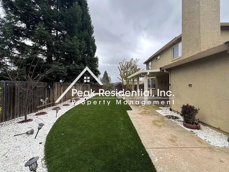 1933 Tyndrum Ln — Photo 38