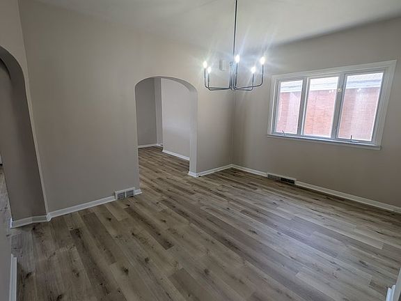 5th image of 1466 Keever Ave