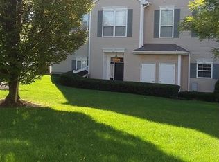 9 Meadow Ln, Nanuet, NY 10954