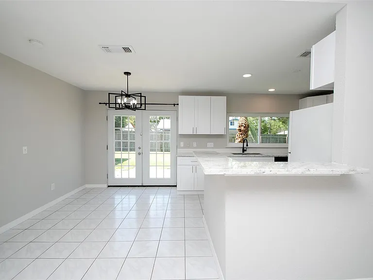22831 John Rolfe Ln S — Photo 10