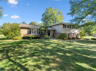 6055 Darline Dr, Saint Anne, IL 60964