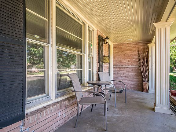 2nd image of 114 N Beverly Dr
