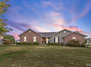 10 Austin Dr, Brighton, IL 62012