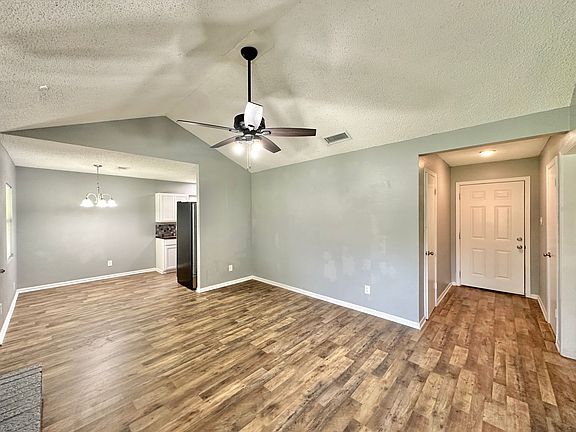 3rd image of 1609 Shady Ln