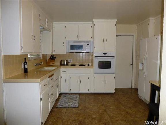 5th image of 523 Eucalyptus Ave
