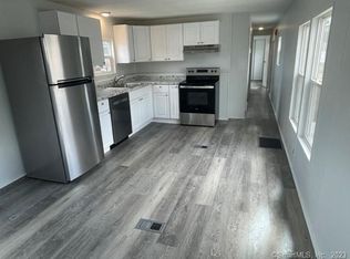 40 D St, Groton, CT 06340