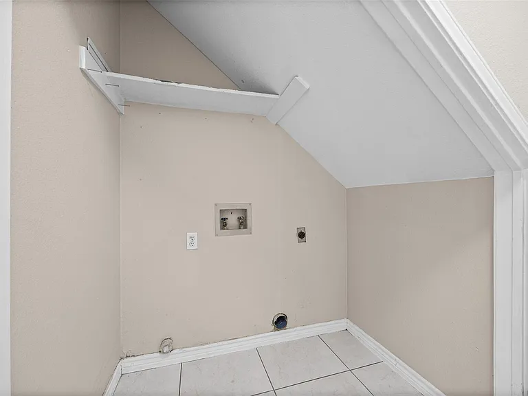 2432 Roundabout Ln — Photo 10