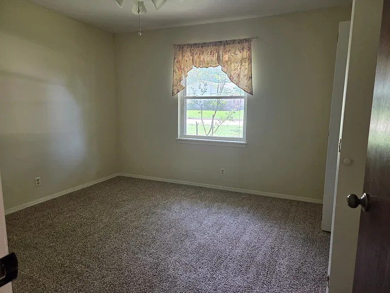 1242 SE Saddle Ln — Photo 10