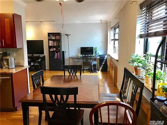 Sold by E Realty International Corp | media 7