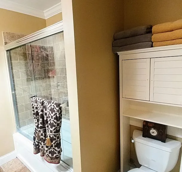 819 Brooks Ln — Photo 13