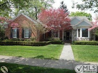 237 Ridge Rd, Grosse Pointe Farms, MI 48236