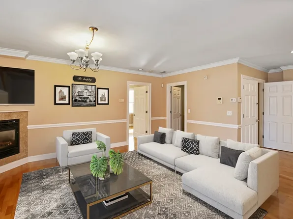 40 Hancock St APT 10, Boston, MA 02125