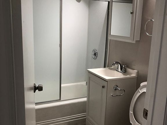 4th image of 14808 Blythe St APT 2