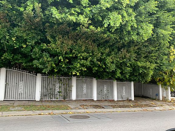3rd image of 1910 N Western Ave