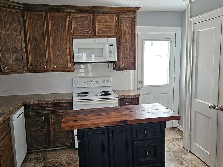 321 Jefferson St — Photo 1
