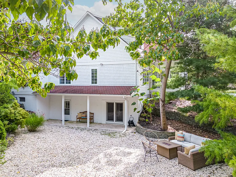 1129 Old Sag Harbor Rd — Photo 36