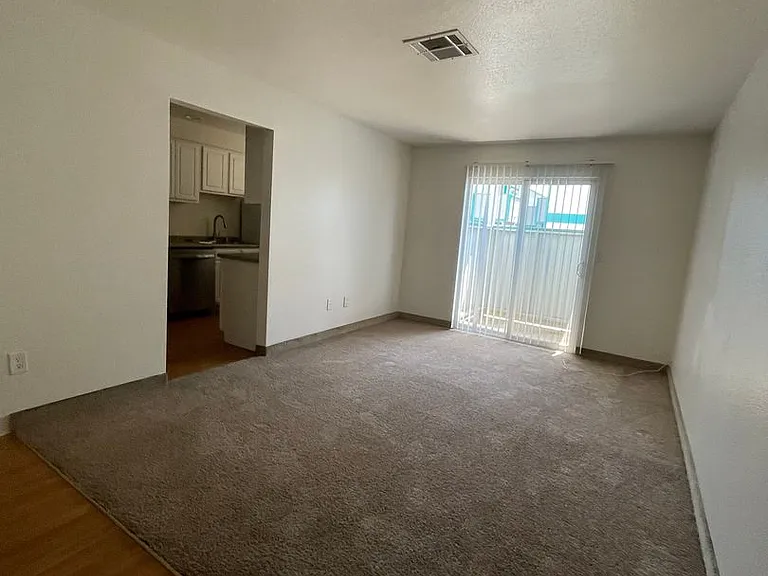 Canyon Club Apartments — Photo 37