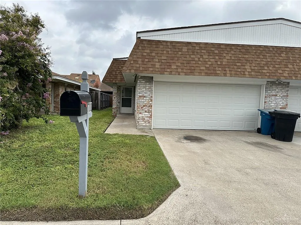 3 bed, 2.0 bath, 1225 sqft, $1,200 — Photo 3