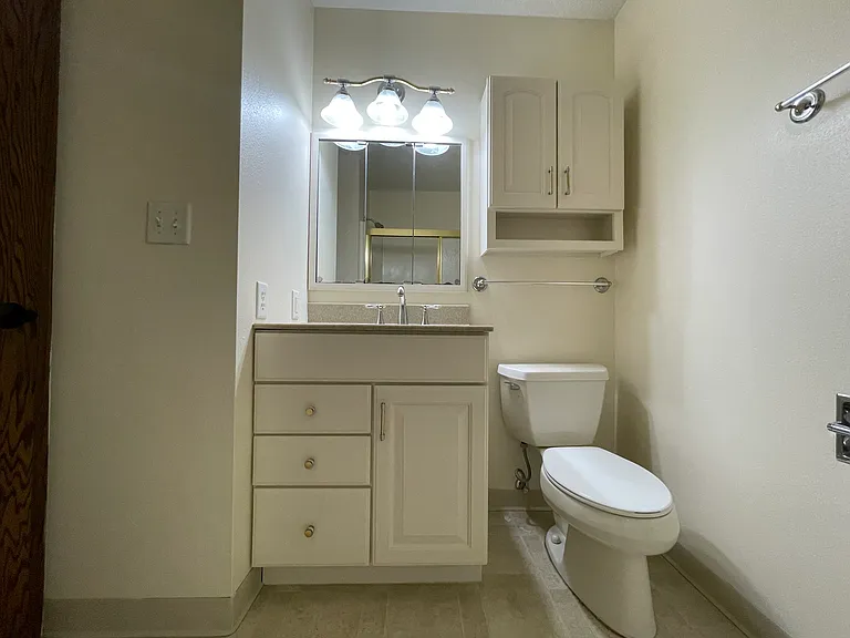 3014 Broadway N — Photo 26