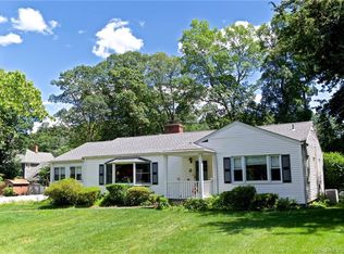2 Baker Ln, Norwalk, CT 06851