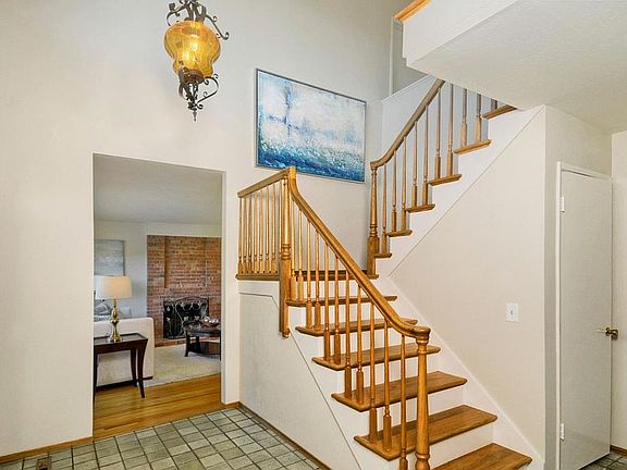 4th image of 2660 Comstock Cir