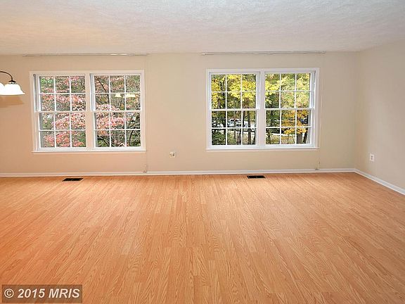 4th image of 10297 Friendship Ct
