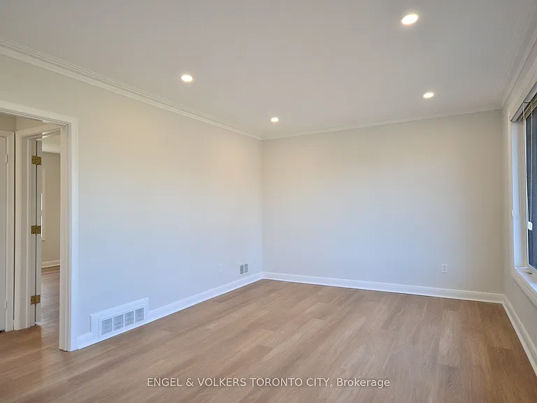 139 Queen St #MAIN FLOOR — Photo 5