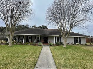 104 Colonial Dr, Lafayette, LA 70506