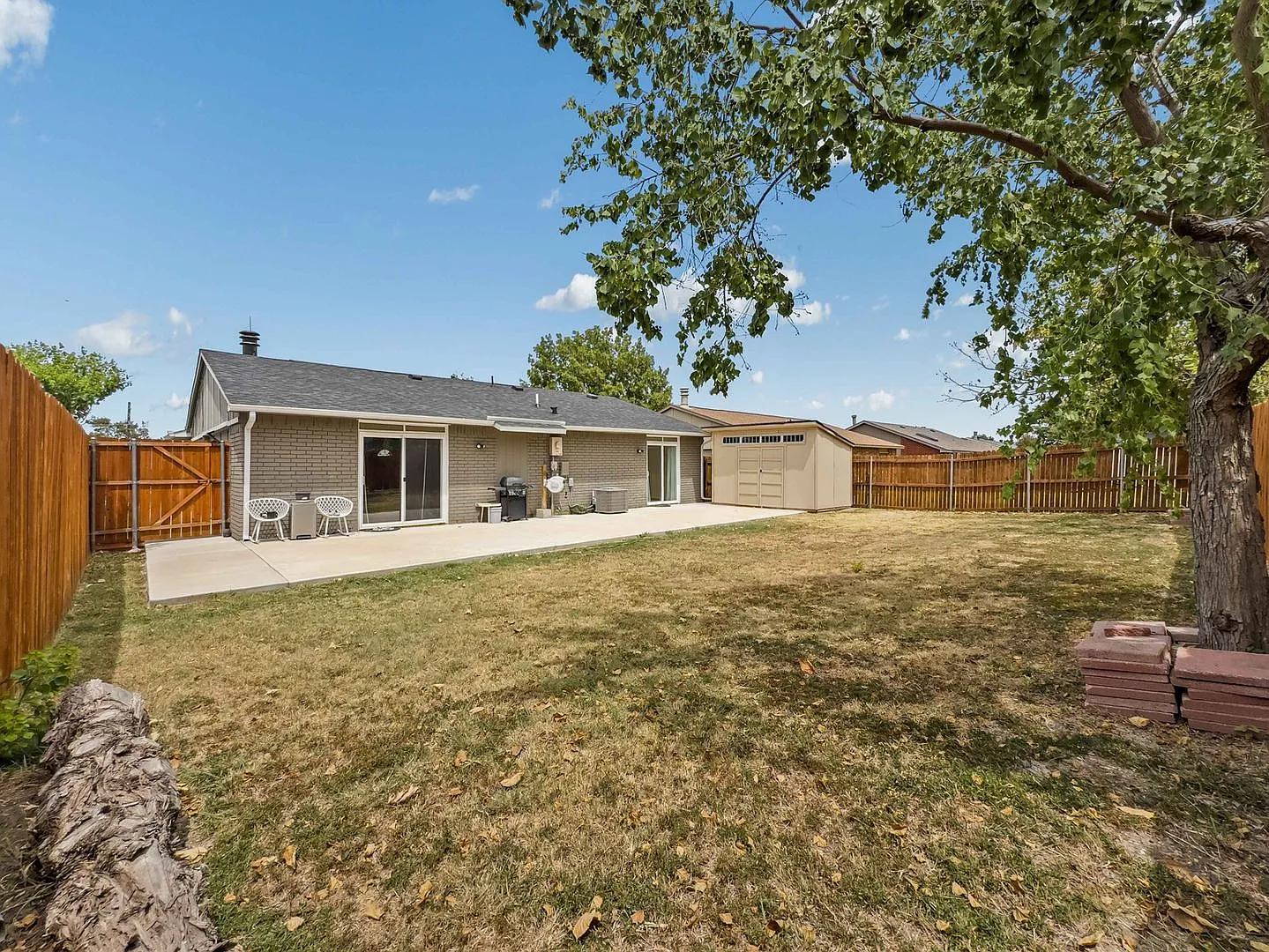 Charming 3BR House in The Colony — Photo 2