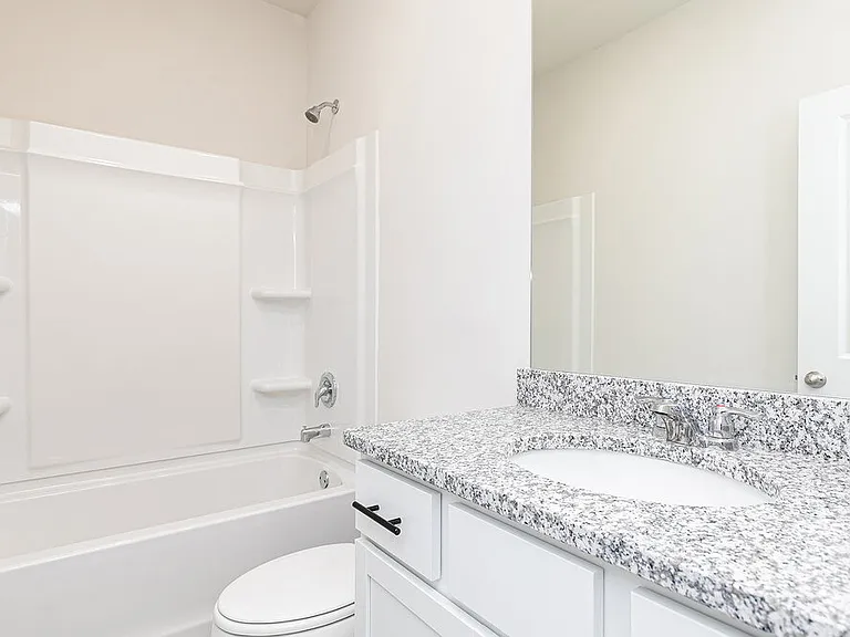 641 Mackenzie Cv — Photo 20