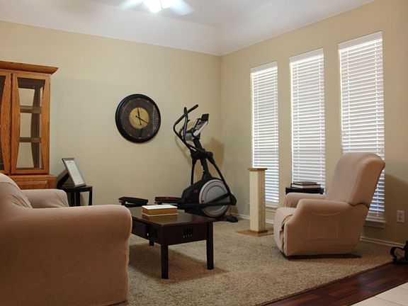 3rd image of 2144 Chapman Dr