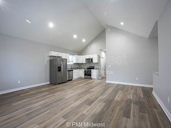 5th image of 1843 N Dexter St #B