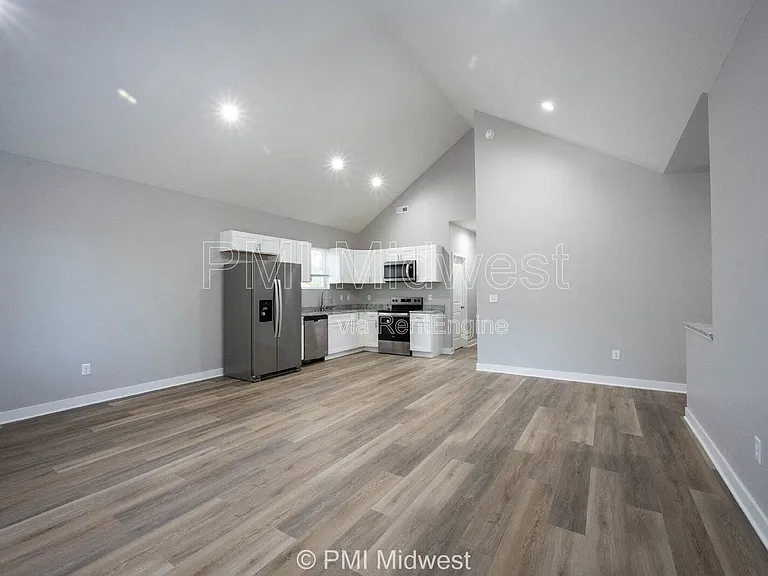 1843 N Dexter St #B — Photo 5