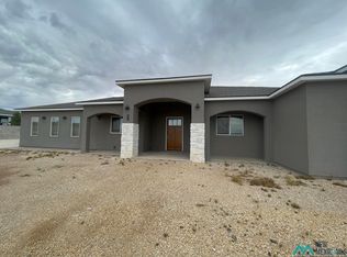 200 Doporto Ct, Carlsbad, NM 88220
